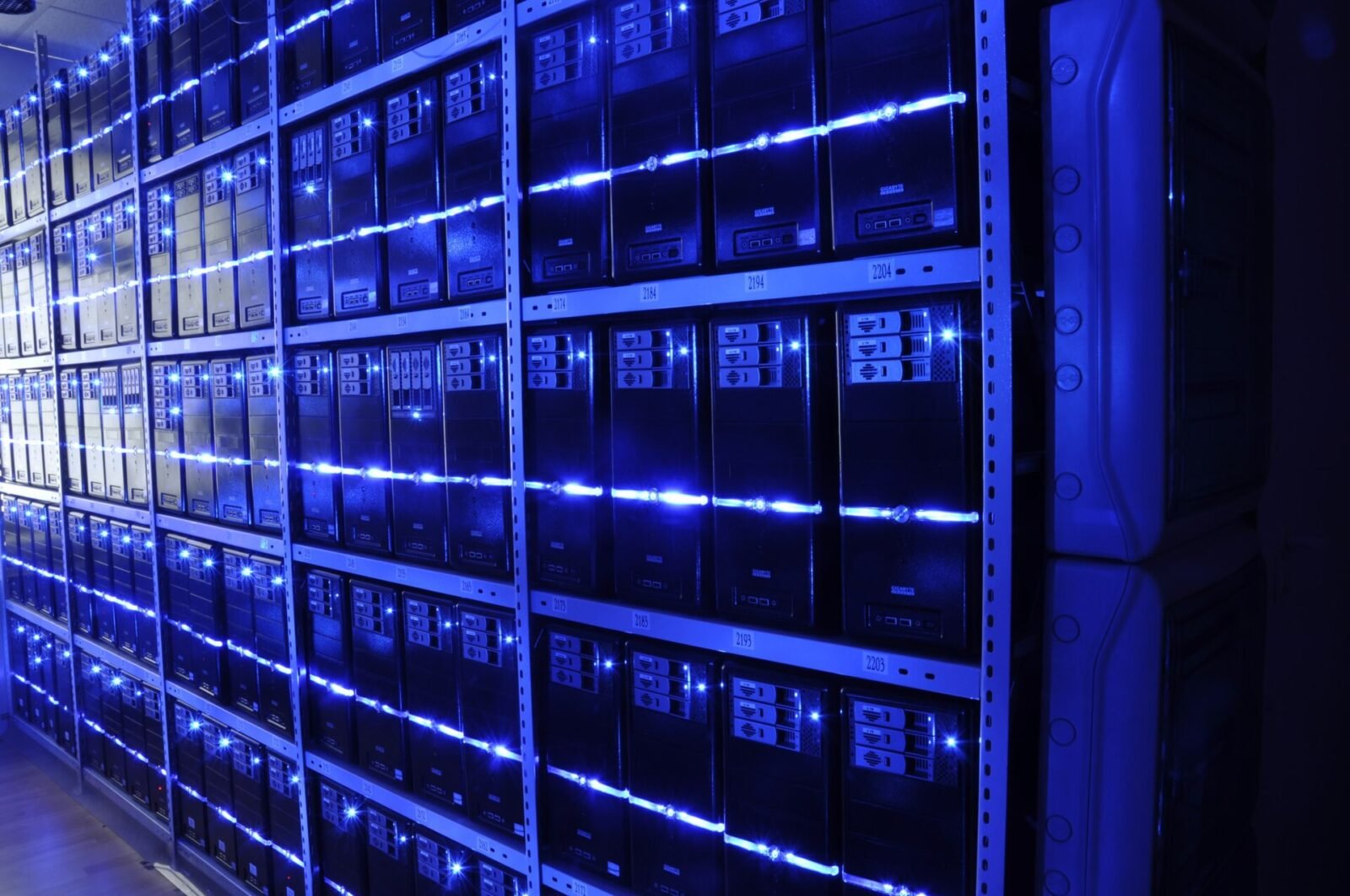Data center servers processing network requests with low latency