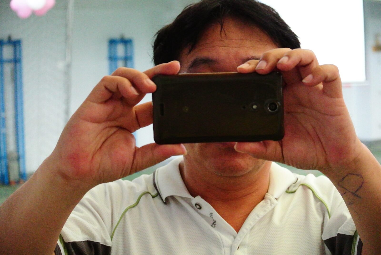 Person checking 5G network speed on a smartphone